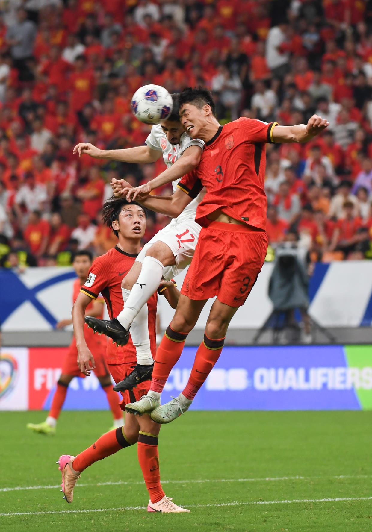 包含国足前瞻：赢1场？战中国香港底线不能输球的词条