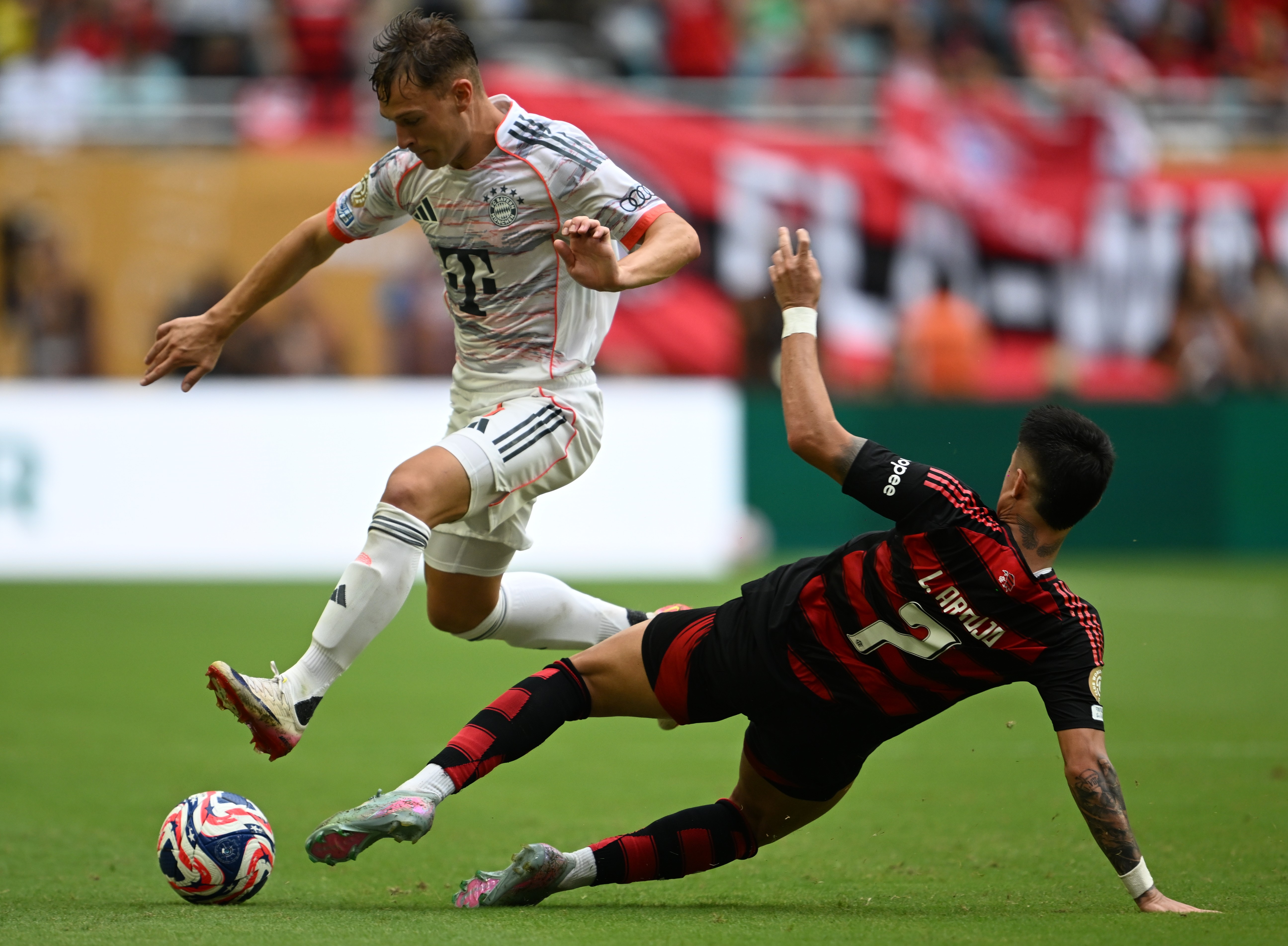 包含世俱杯迎进球大战！数据示巴黎战拜仁对攻制胜的词条