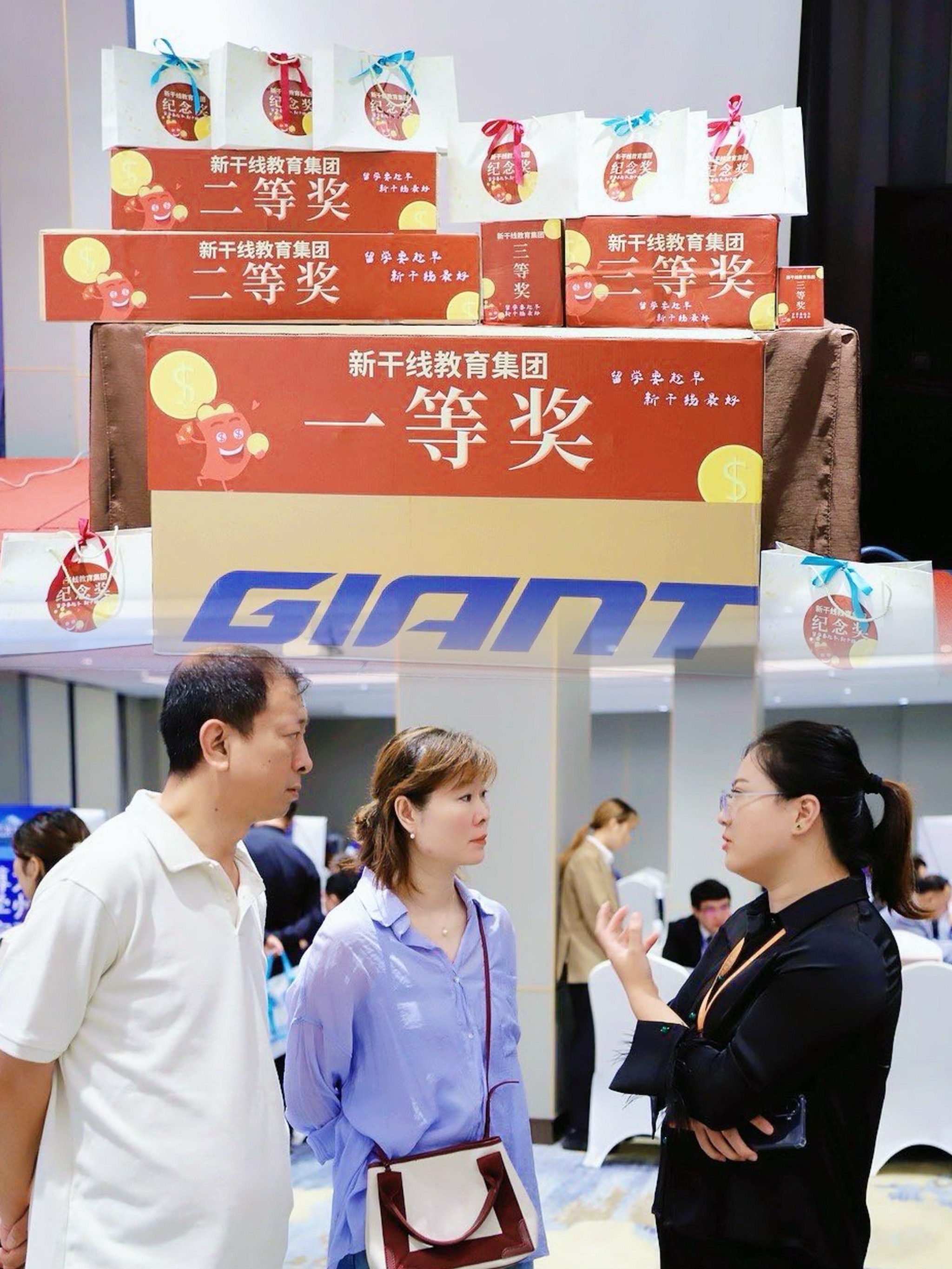 包含拿5400万顶薪，意料之中被摆上货架！这或许是你加盟勇士的的词条