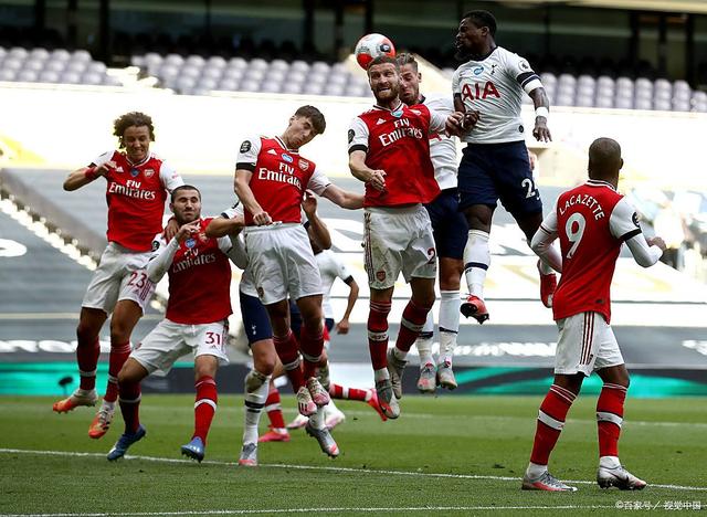 包含阿森纳抵达新加坡开启季前赛，将对阵AC米兰和纽卡斯尔的词条