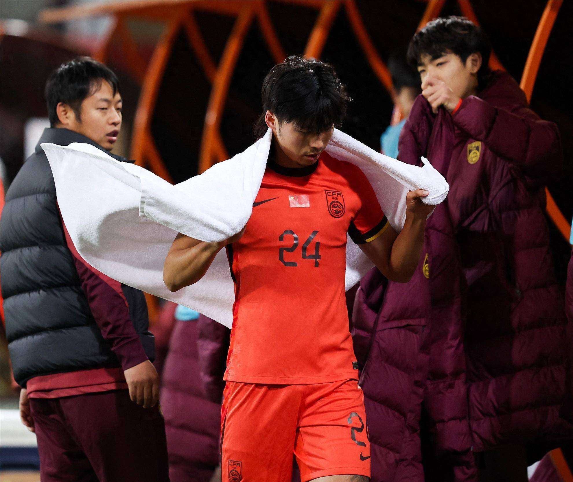 丢人！国足为东亚杯面子，召回部分球员，赢了也不光彩的简单介绍