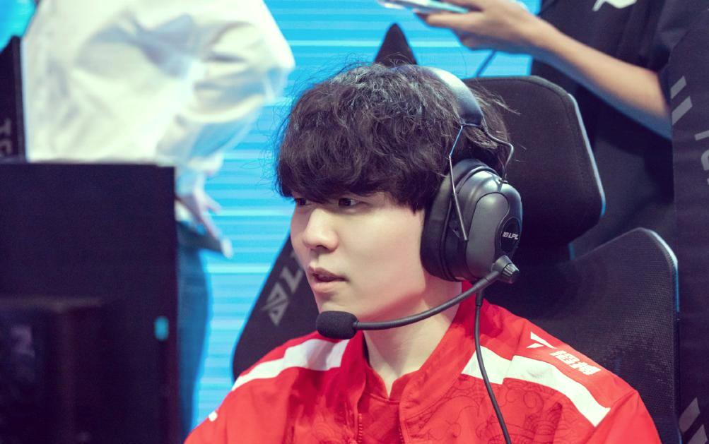 LPL第三赛段第三周周末：每天一场焦点战！哪一场是你的最爱？的简单介绍