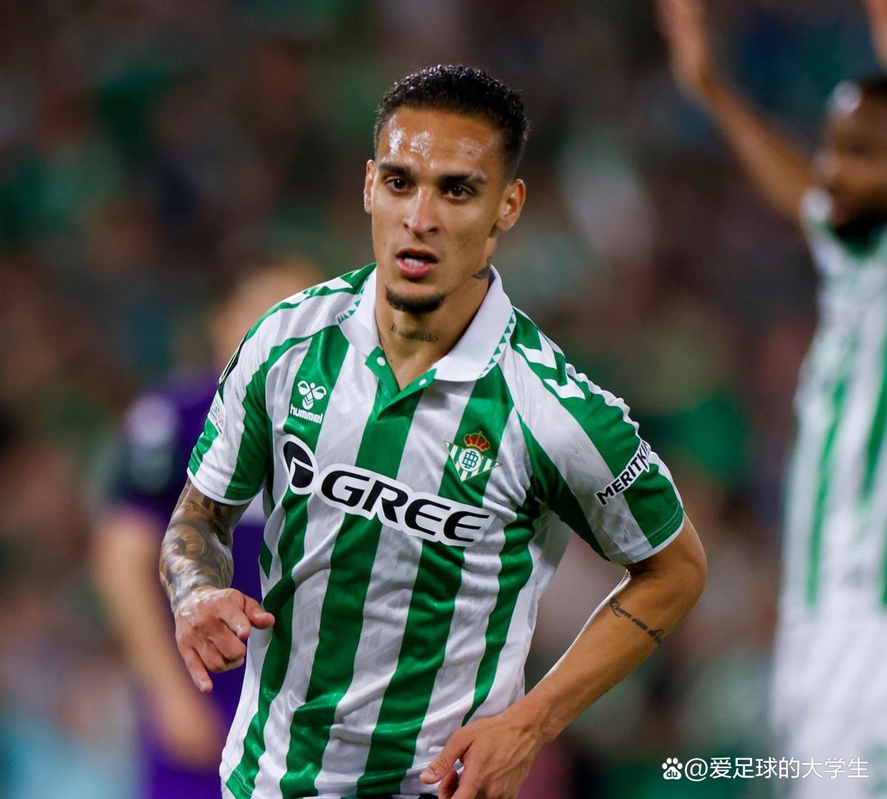 关于马竞和贝蒂斯有意安东尼，曼联要价3000万英镑的信息