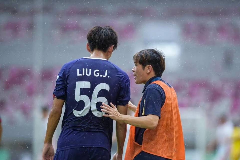 国足主帅竞聘添强援！前曼城教练来投，曾22场不败的简单介绍