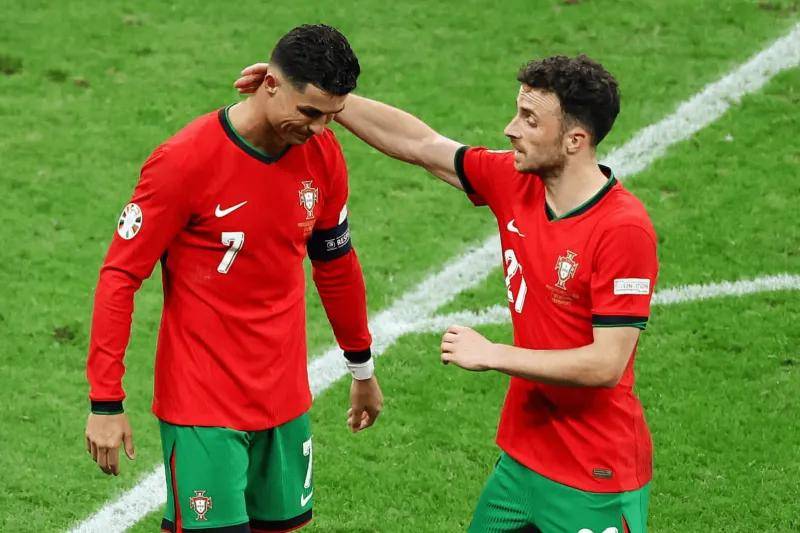 关于利物浦与普雷斯顿：用心纪念迪奥戈·若塔的感人瞬间的信息