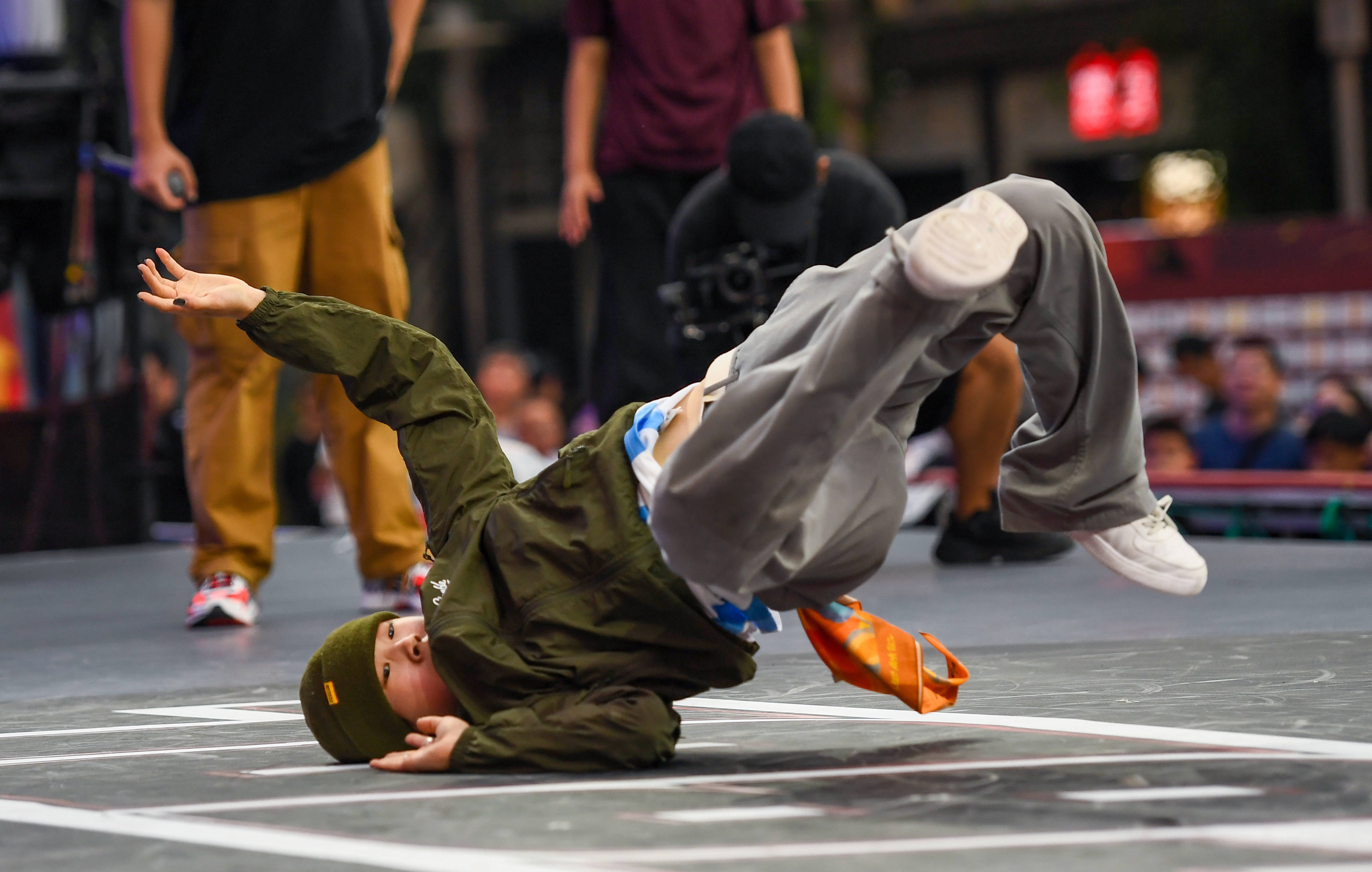 包含2025TOP世界街舞大赛总决赛裁判秀-JR的词条