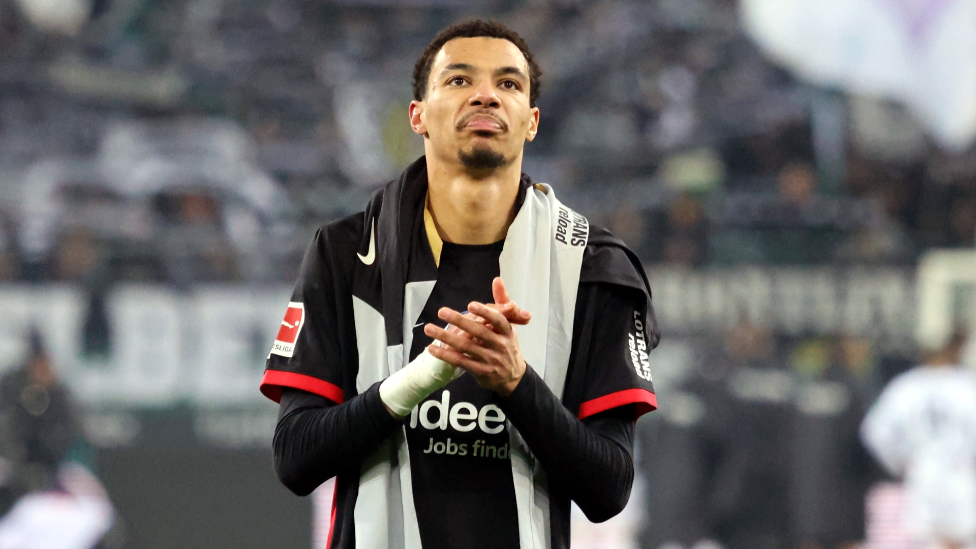 关于利物浦对签下埃基蒂克感到乐观，今日继续与法兰克福谈判的信息