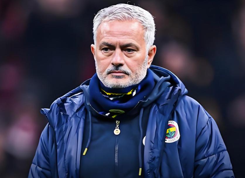 包含欧冠资格赛第三圈，范佩西将率领费耶诺德迎战老的词条