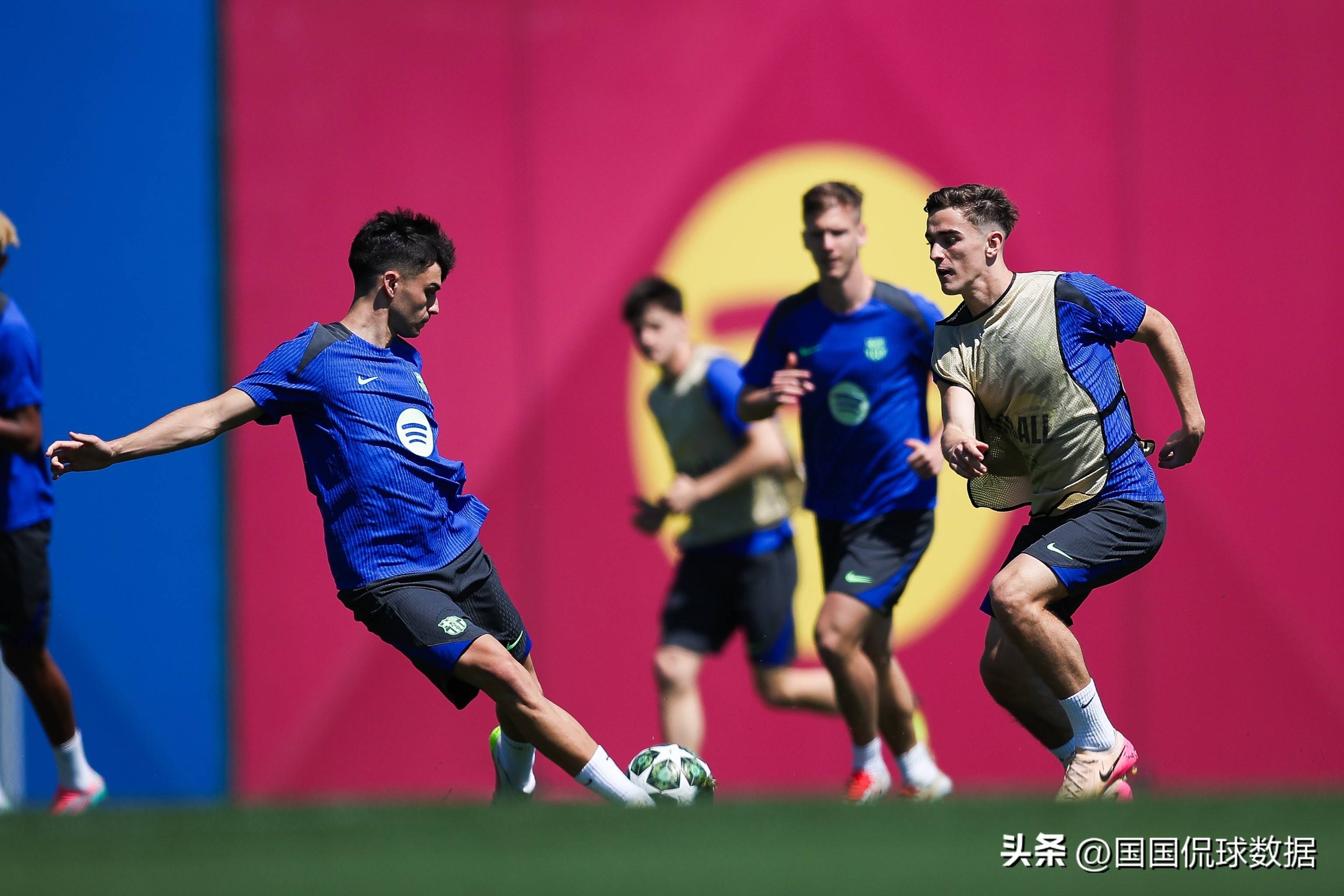 包含欧冠资格赛第三圈,范佩西将率领费耶诺德迎战老的词条 包含欧冠资格赛第三圈,范佩西将率领费耶诺德迎战老的词条