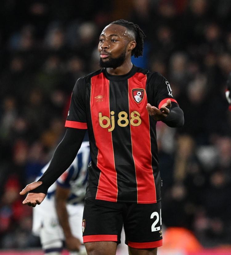 包含解约金6800万！BBC：阿森纳认为埃泽最佳位置是10号球员渴望加盟的词条