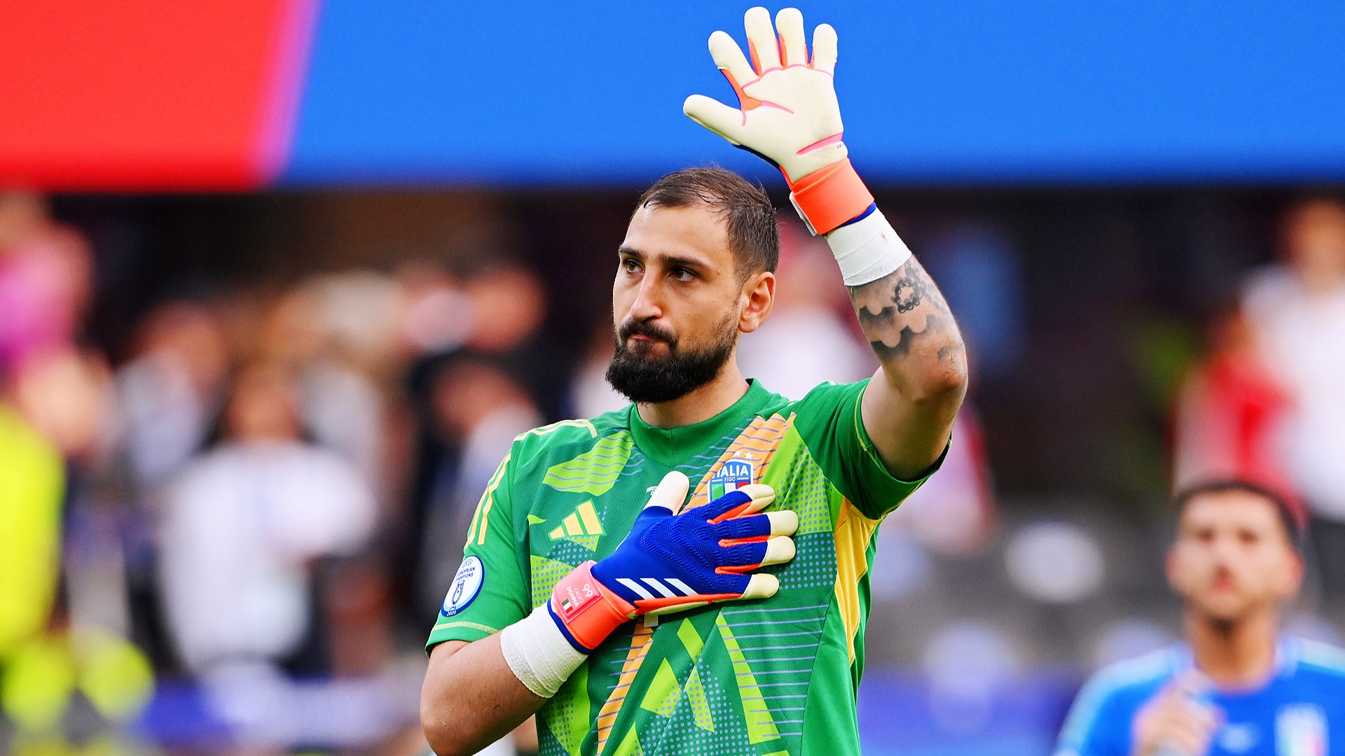 包含钱多多历险记2：多纳鲁马续约陷入僵局曼市双雄或免签的词条