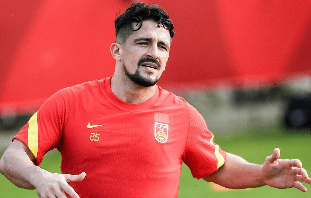 颜骏凌张玉宁表现尚可后腰表现难如人意的简单介绍