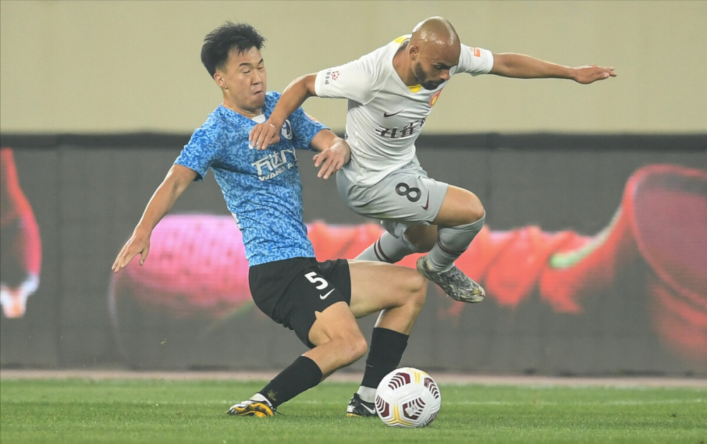 颜骏凌张玉宁表现尚可后腰表现难如人意的简单介绍