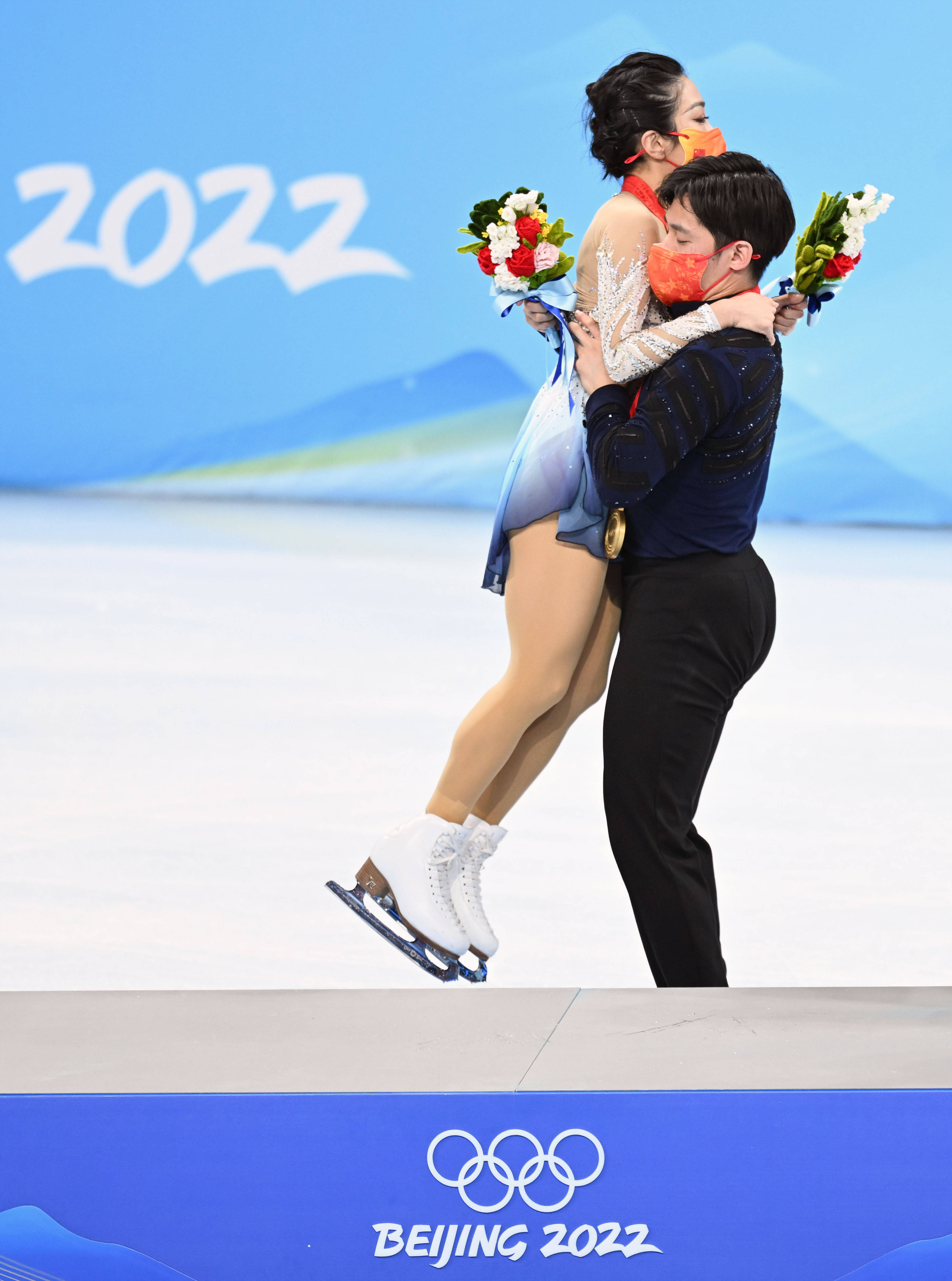 关于花滑全锦赛：金博洋领衔男单短节目隋文静/韩聪暂第1的信息