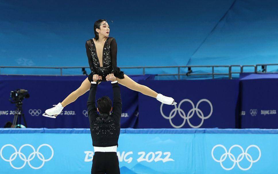 关于花滑全锦赛：金博洋领衔男单短节目隋文静/韩聪暂第1的信息