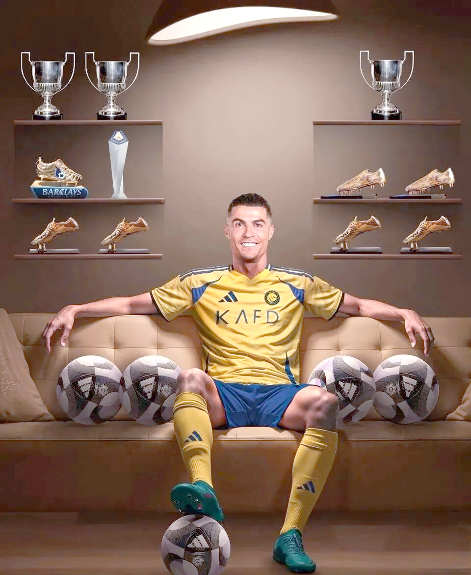 包含“C罗接班人”25岁就与总裁在沙特汇合：3000万顶级年薪打动他的词条