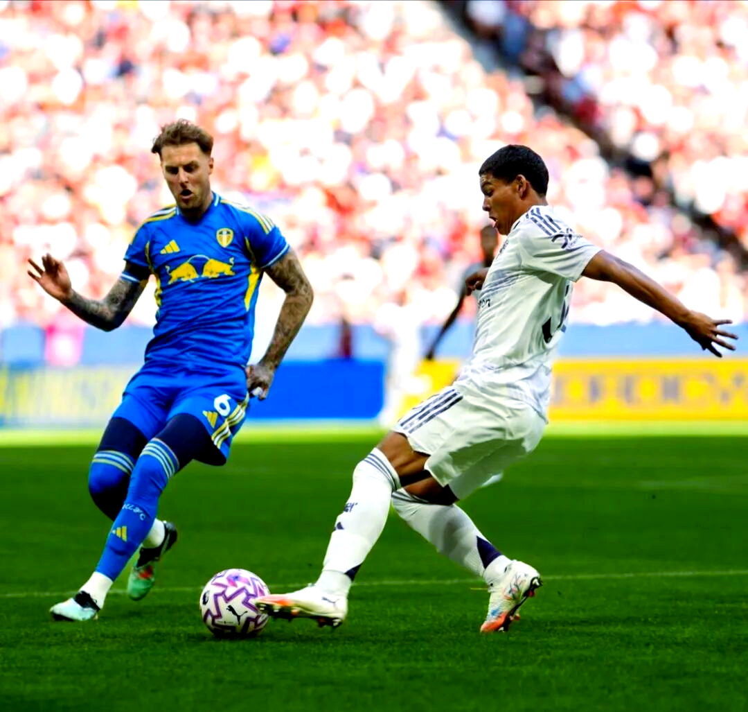 包含热身赛曼联0比0利兹联，零进球闷平暴露不足，新赛季隐忧增加的词条