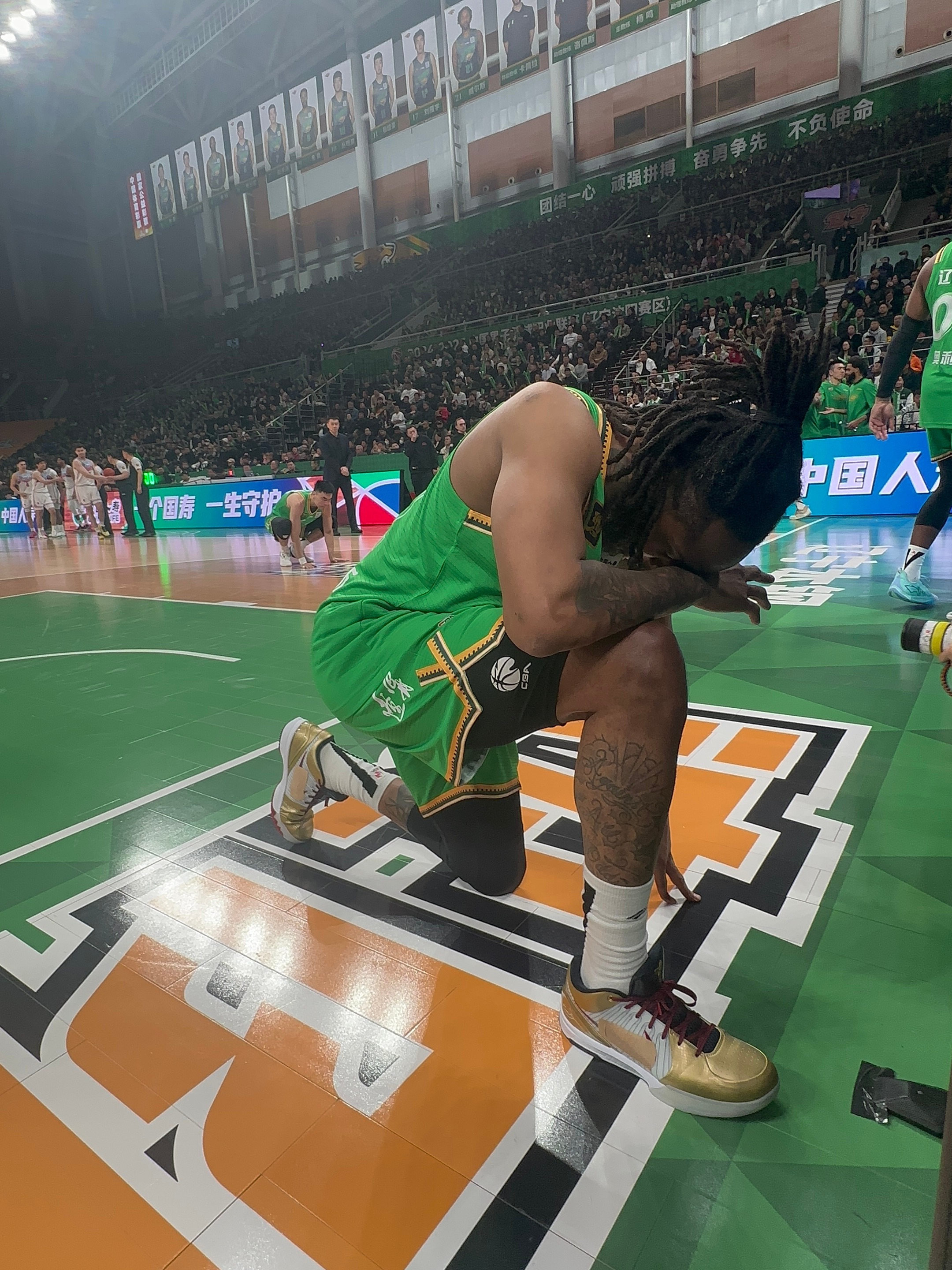 杨鸣：辽宁队现在没有轮休的资本威尔斯休战因伤病恶化的简单介绍