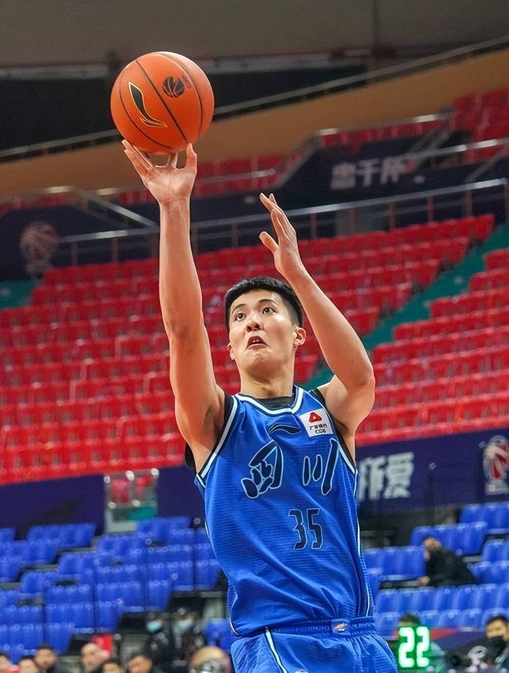 杨鸣：辽宁队现在没有轮休的资本威尔斯休战因伤病恶化的简单介绍