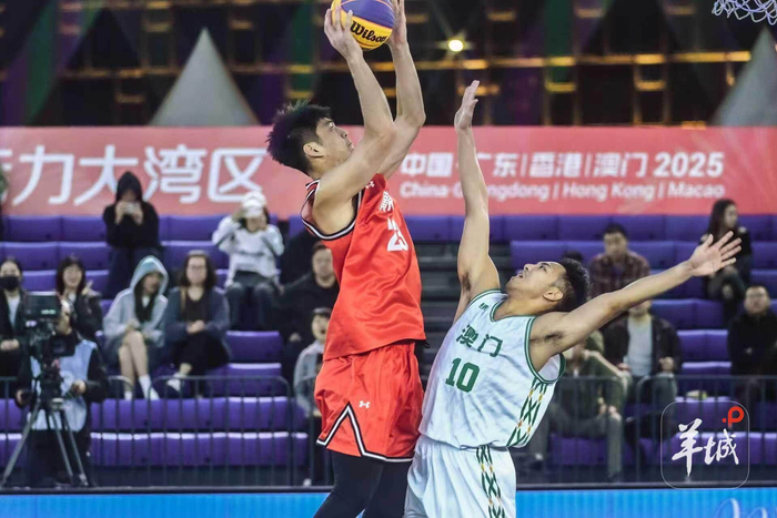 组图：CBA-广州战胜吉林陈国豪强势投篮的简单介绍