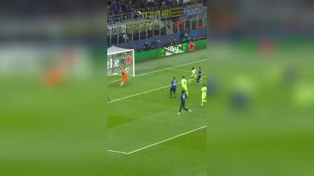 关于4次扑点6冠加身！俄罗斯门将封神之作：巴黎全队致敬英雄的信息