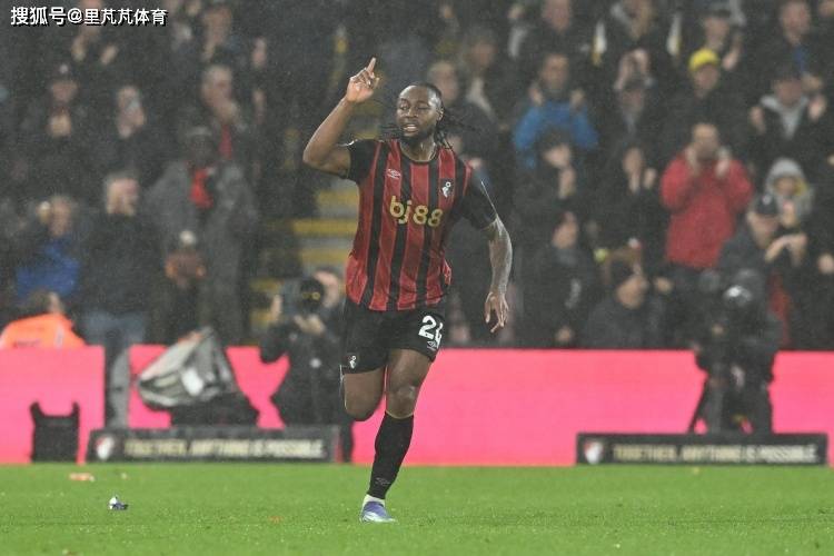 包含一日英超动向：曼城继续紧咬阿森纳，马雷斯卡被埃梅里战术击败的词条