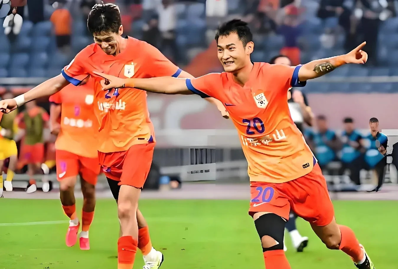 包含韩鹏飞与刘殿座双双官宣离开成都蓉城！现身新俱乐部完成首秀引发广泛关注的词条