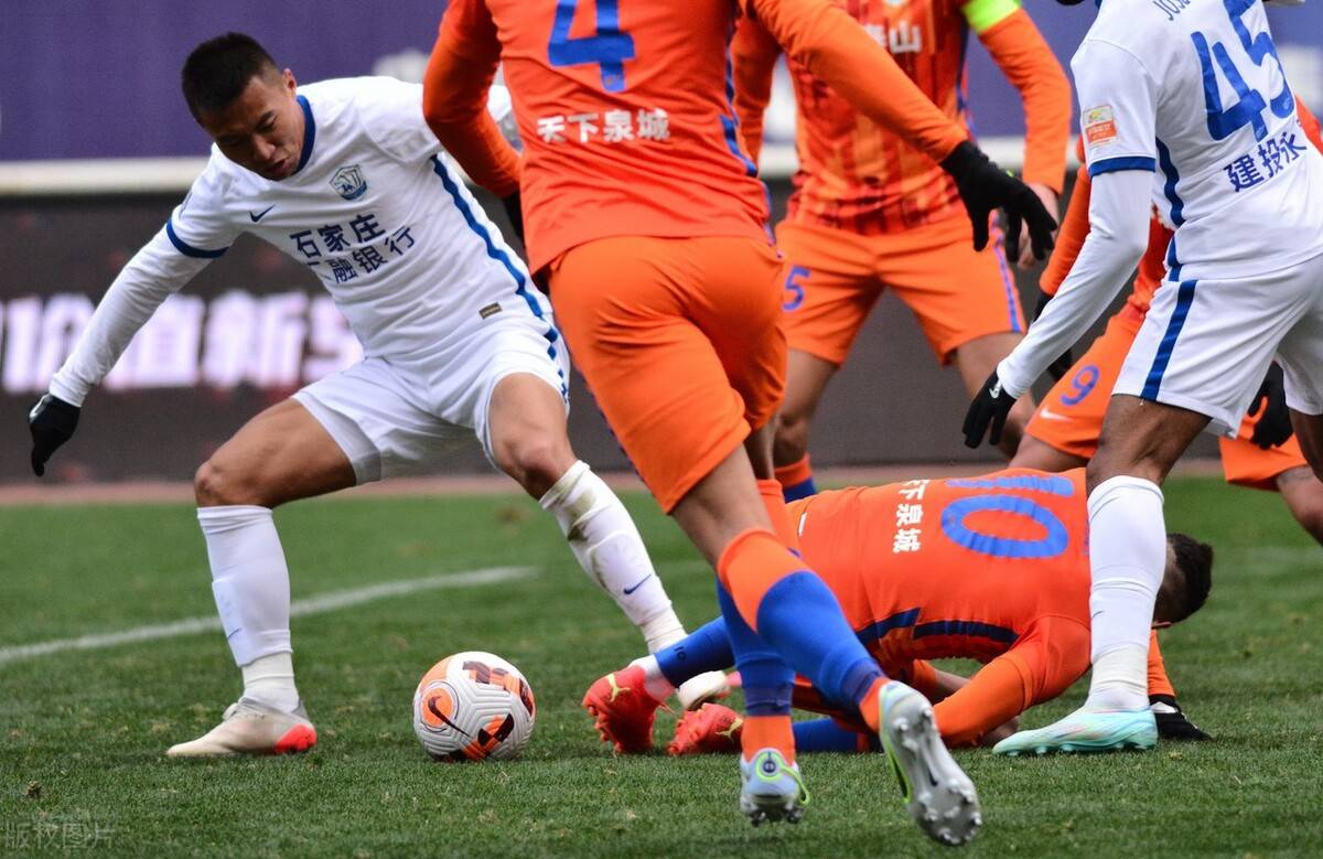 关于为家乡而战！国脚廖力生租借加盟深圳新鹏城的信息