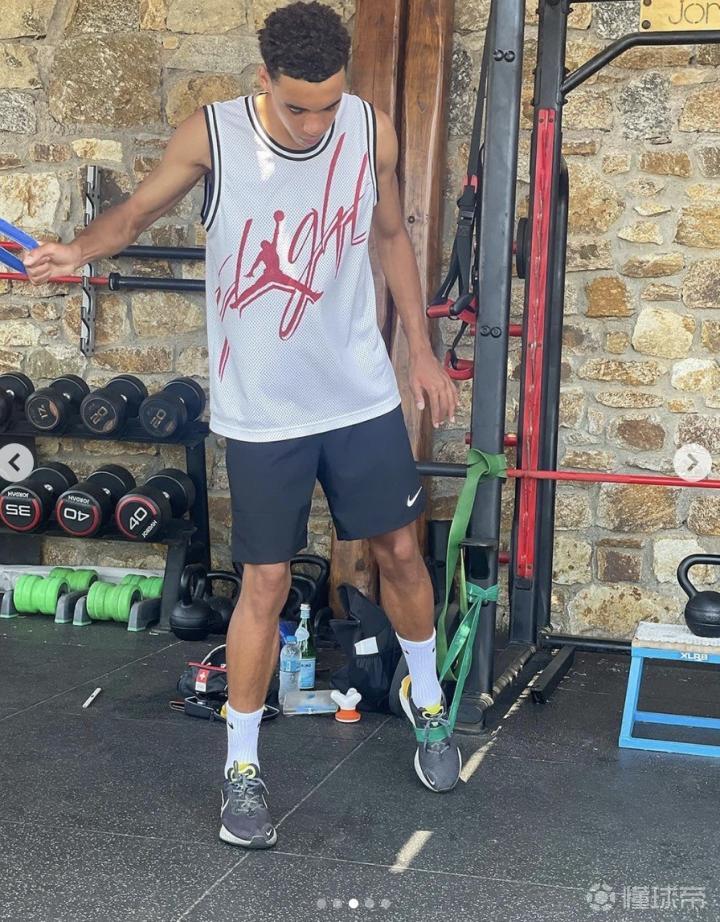 关于记者：拜仁计划让穆西亚拉在一月参加完整训练，的信息