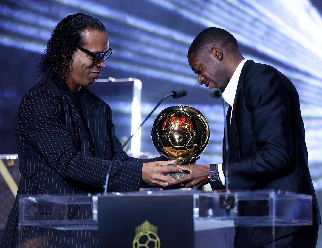 包含53场35球16助攻登贝莱当选2025环足奖最佳男足的词条