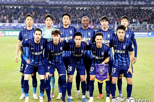 包含换帅+人员流失！青岛海牛、武汉三镇保级调整，新赛季能突围？的词条