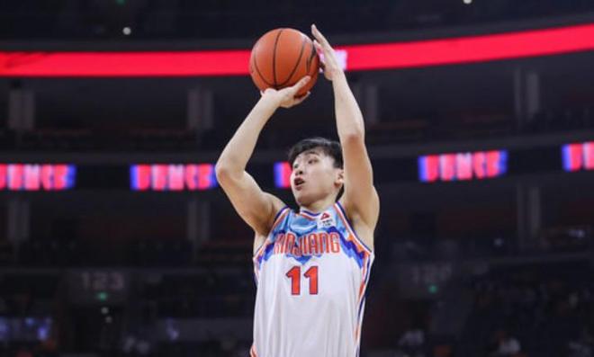 包含齐麟全场投篮11中6，罚球2中2得到15分1篮板2助攻的词条