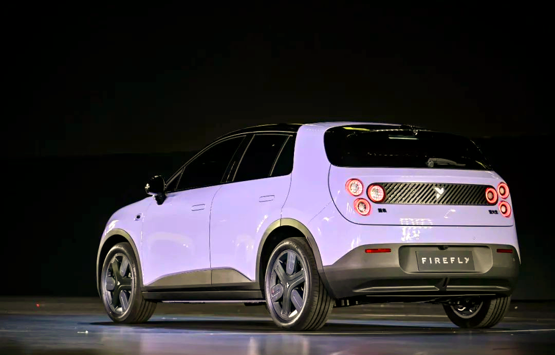 包含外网热议蔚来萤火虫：双指盲操的设计真的很有创意的词条