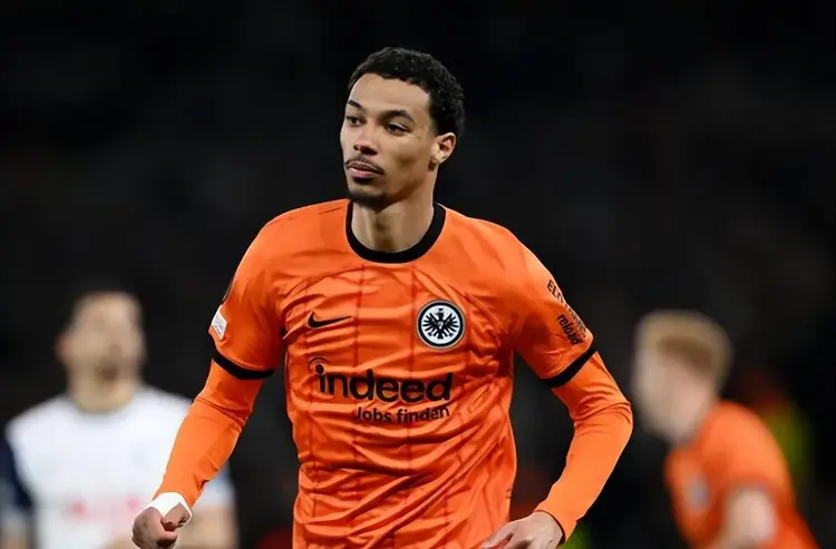 包含18岁法国天才前锋崭露头角，超级香饽饽，9大欧洲豪门抢疯了的词条