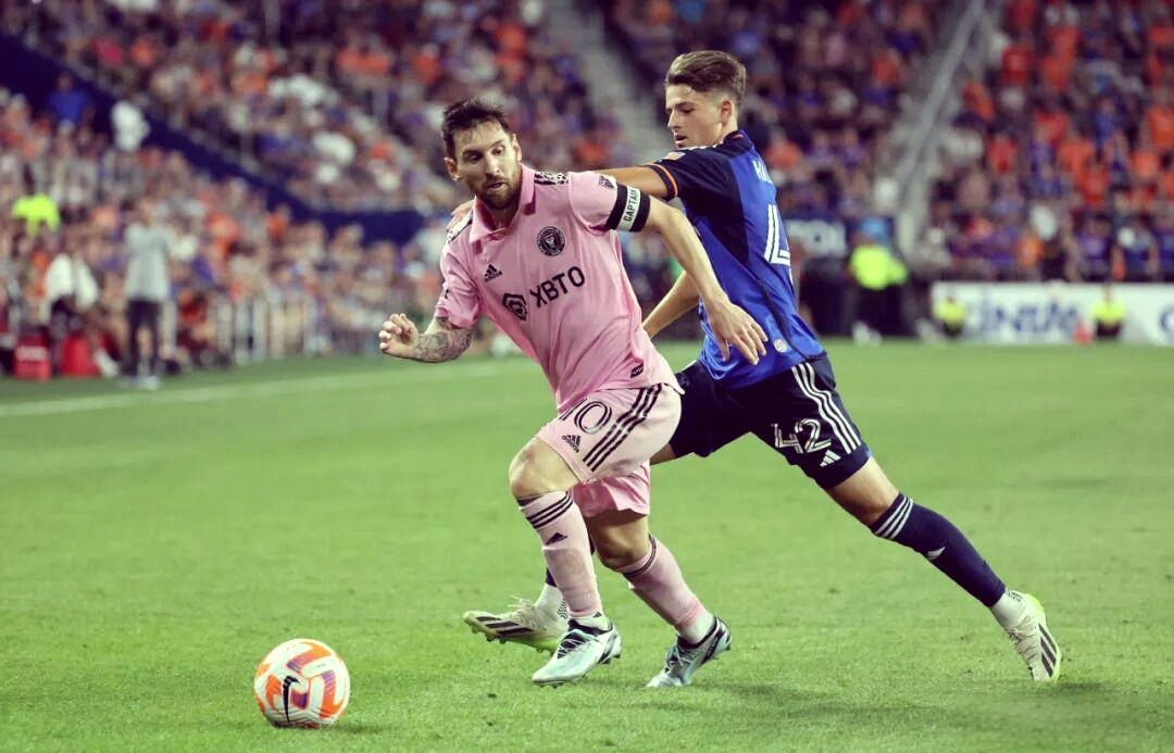 足球友谊赛：卢顿vs热刺