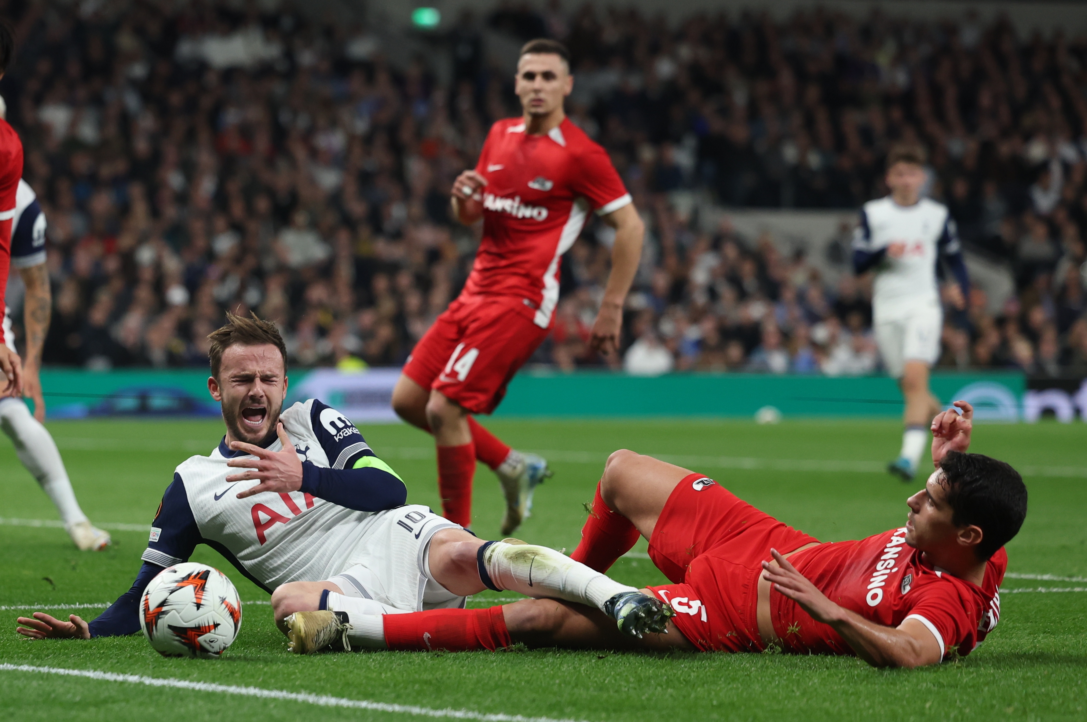 足球友谊赛：卢顿vs热刺