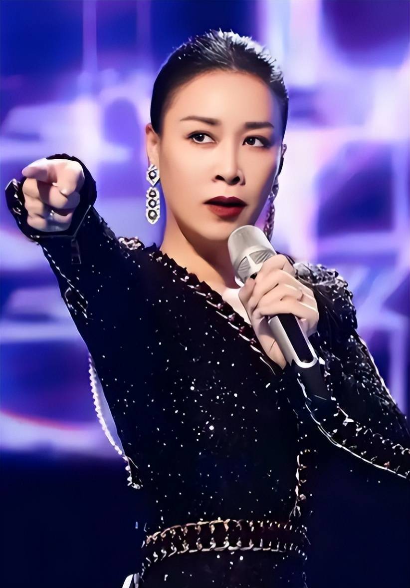 关于20年前，那个让那英甘愿“未婚生子”的前国脚高峰，如今过得怎样的信息