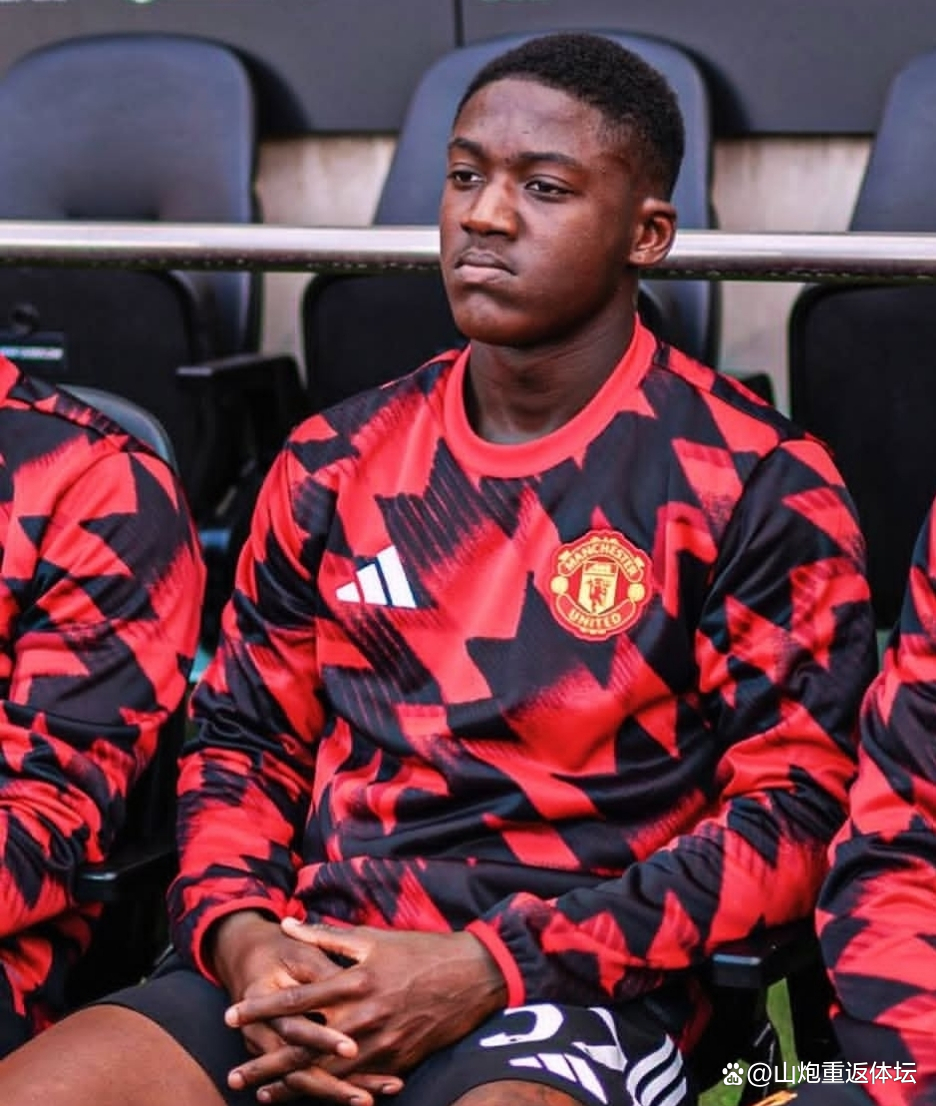 包含重磅！曼联瞄准意甲中场！6500万锁定王牌国脚的词条