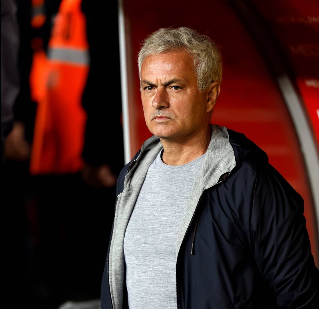 包含穆里尼奥的前锋呢？射手王又被推进转会市场！离的词条