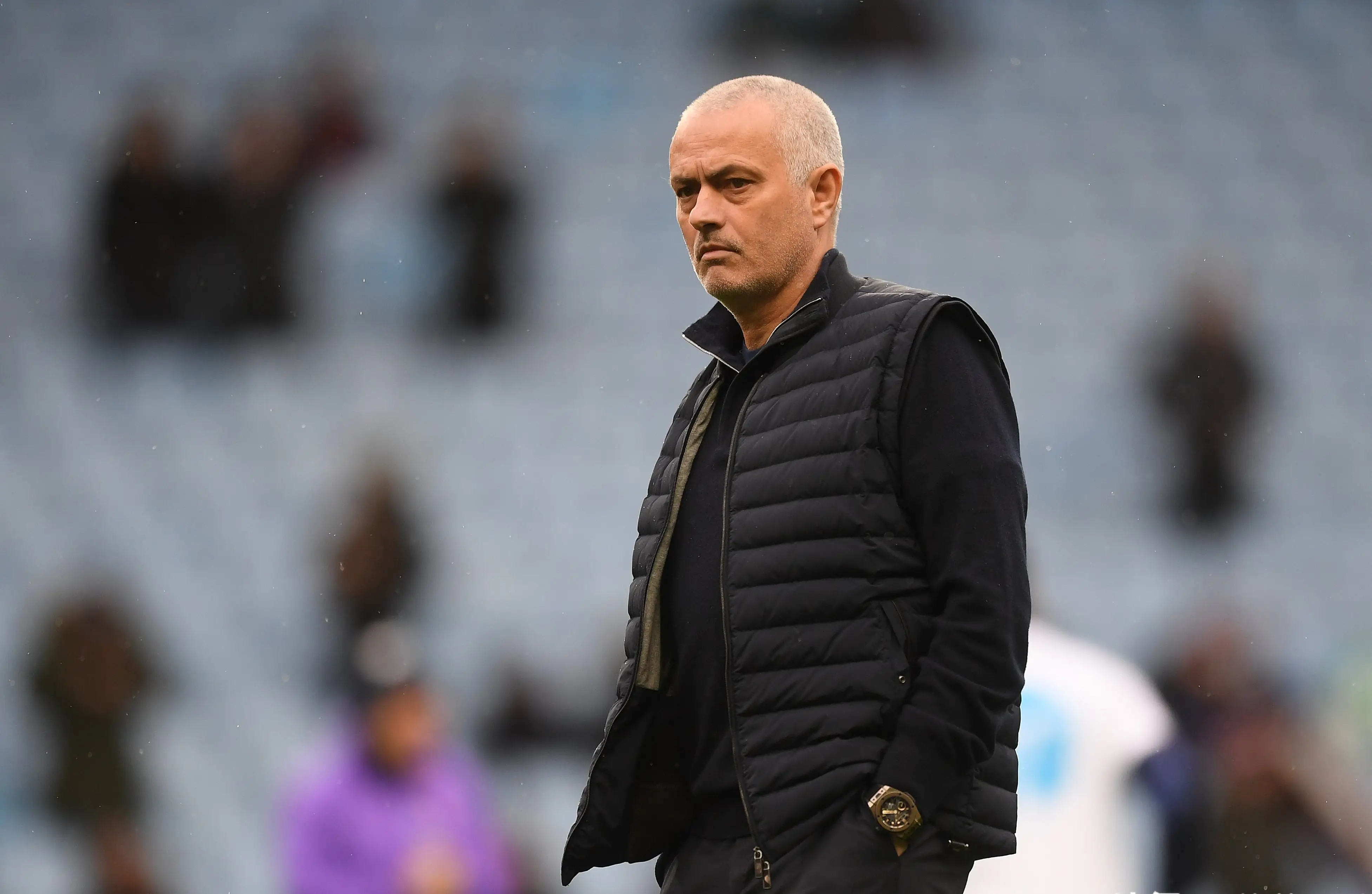 包含穆里尼奥的前锋呢？射手王又被推进转会市场！离的词条