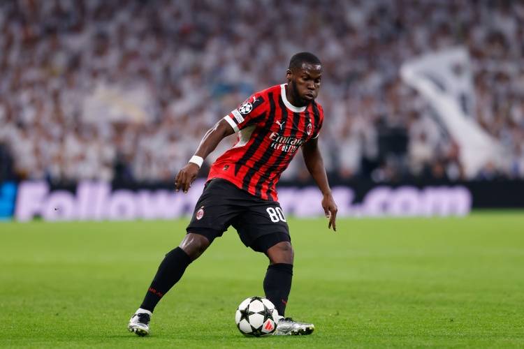 关于一日意甲动向：米兰开出极高薪资续约他，国米转会窗买边后卫新人的信息