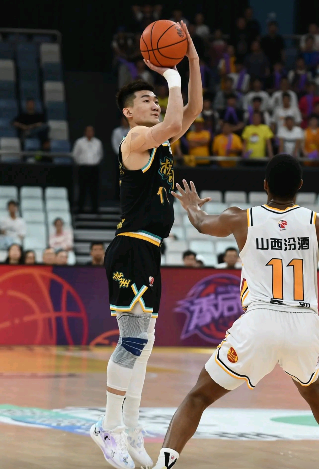 包含胡金秋孙铭徽各砍11分广厦6人上双大胜深圳迎5连胜的词条