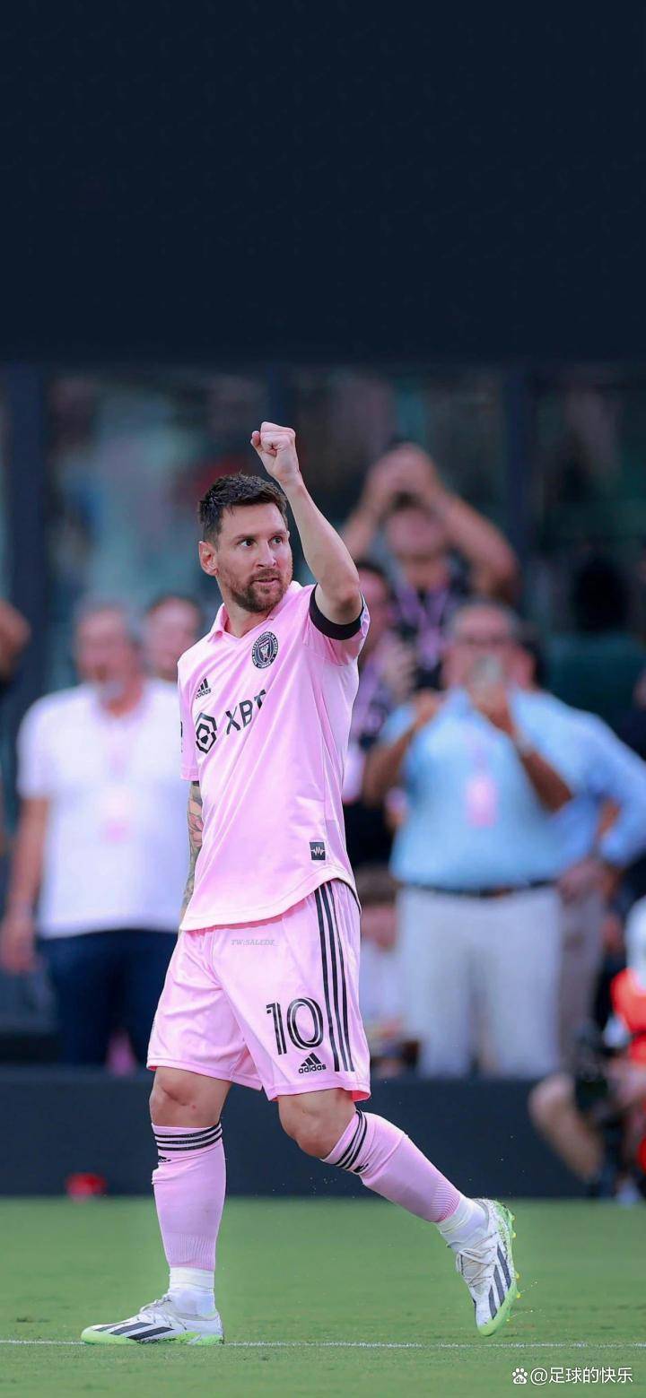 跨界！梅西的“神来之笔”：一记头球如何震撼数字艺术世界的简单介绍