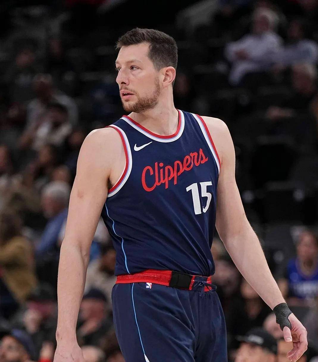 重要决策，记者：快船正权衡在交易截止日前进行拆队还是引援的简单介绍