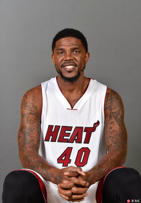 包含哈斯勒姆：格林是名人堂成员，因为他的防守他赢得了总冠军的词条