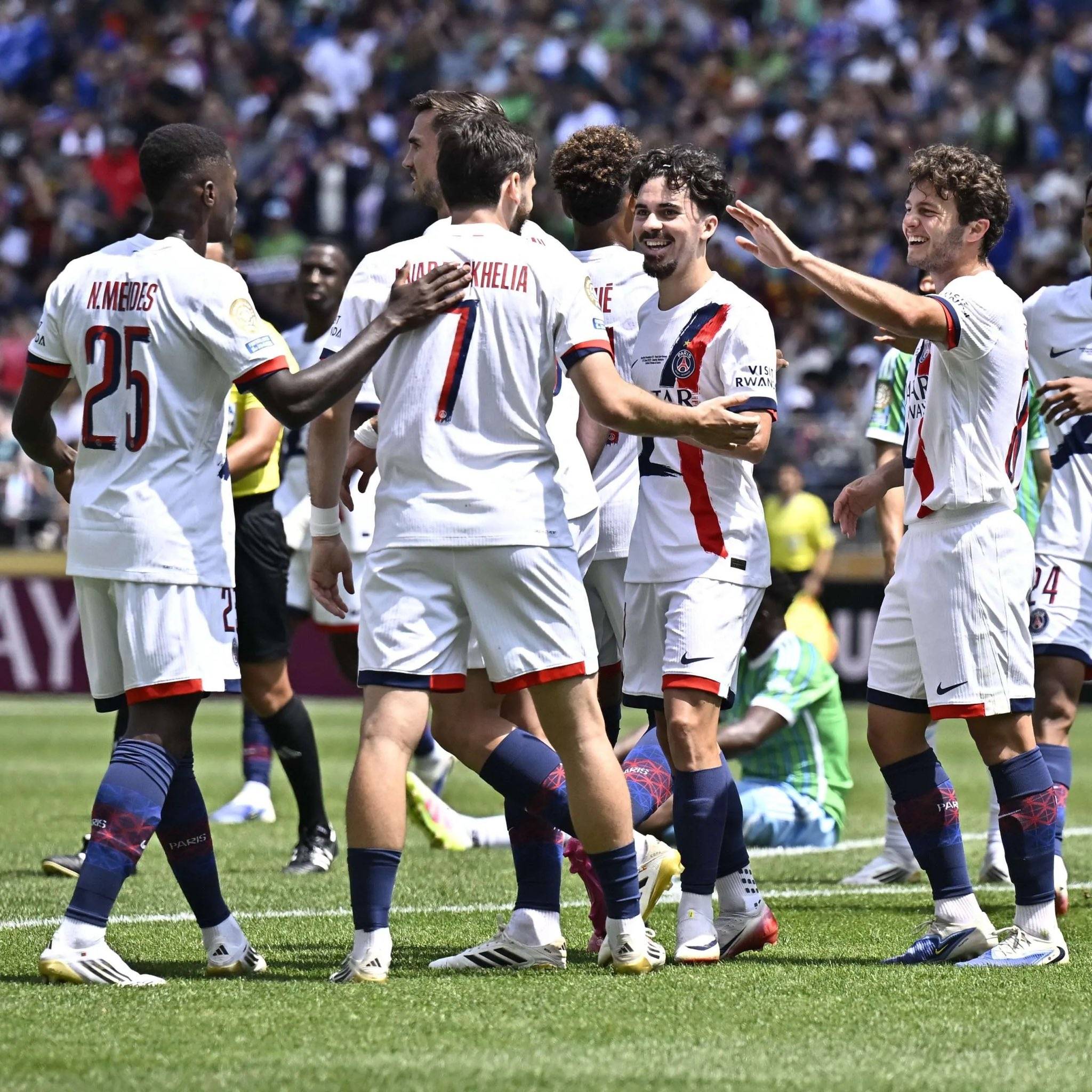 杜埃当选欧冠决赛MVP,恩里克两夺三冠王,姆巴佩发文祝贺巴黎的简单介绍