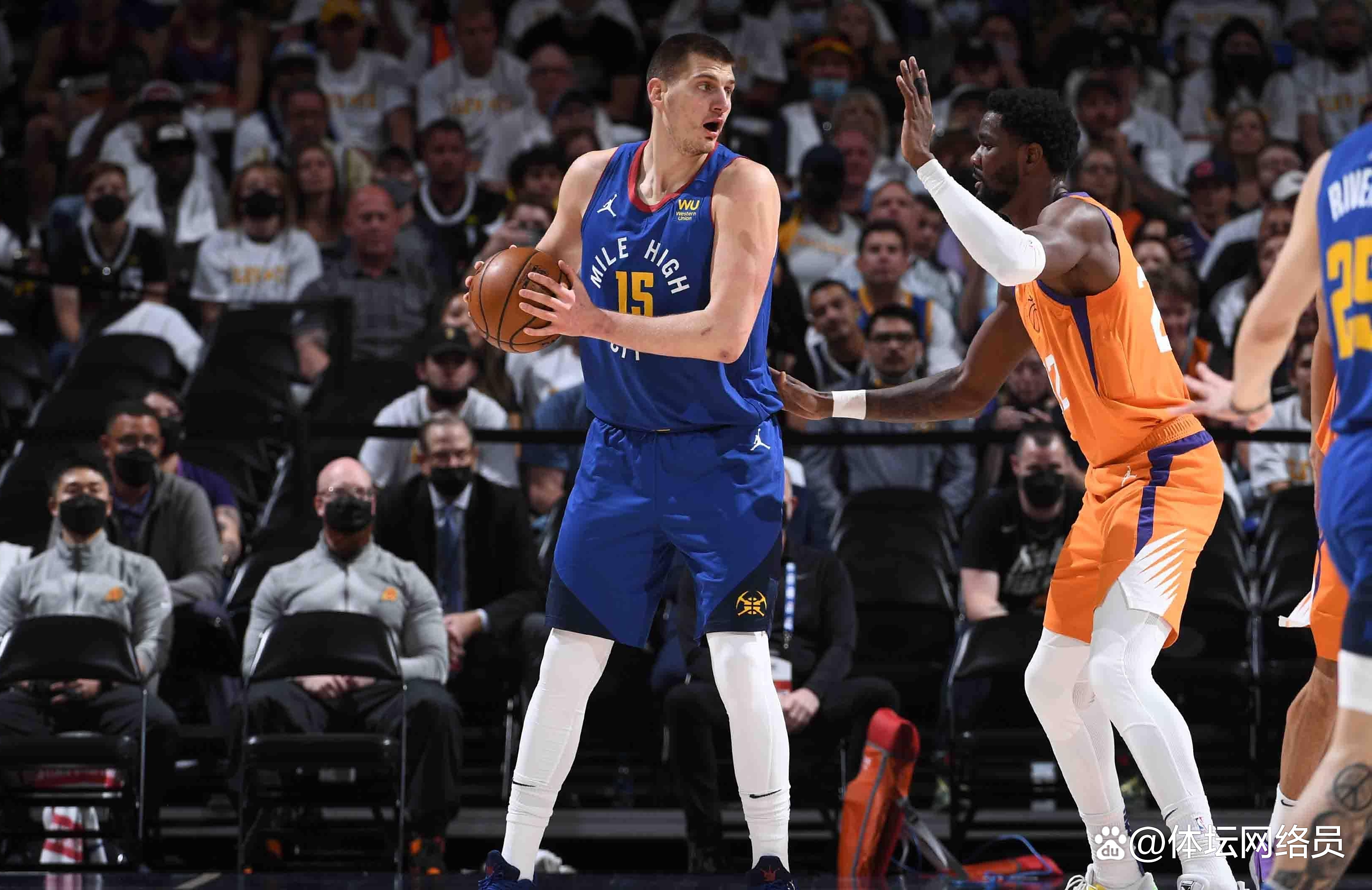 关于比尔拒绝在东契奇&里夫斯后打第六人快船则承诺了他首发的信息 关于比尔拒绝在东契奇&里夫斯后打第六人快船则承诺了他首发的信息