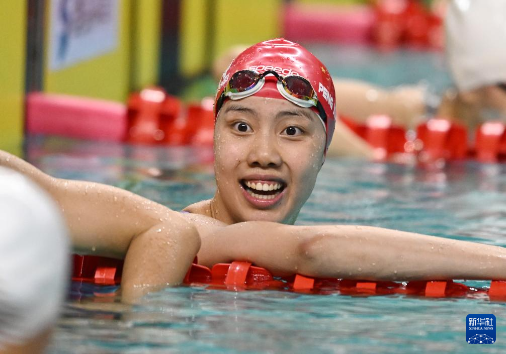 女子200米仰泳：彭旭玮力压美国名将史密斯，小组头名晋级的简单介绍