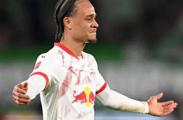 关于切尔西想签哈维-西蒙斯，但要先进行前场人员的转出的信息