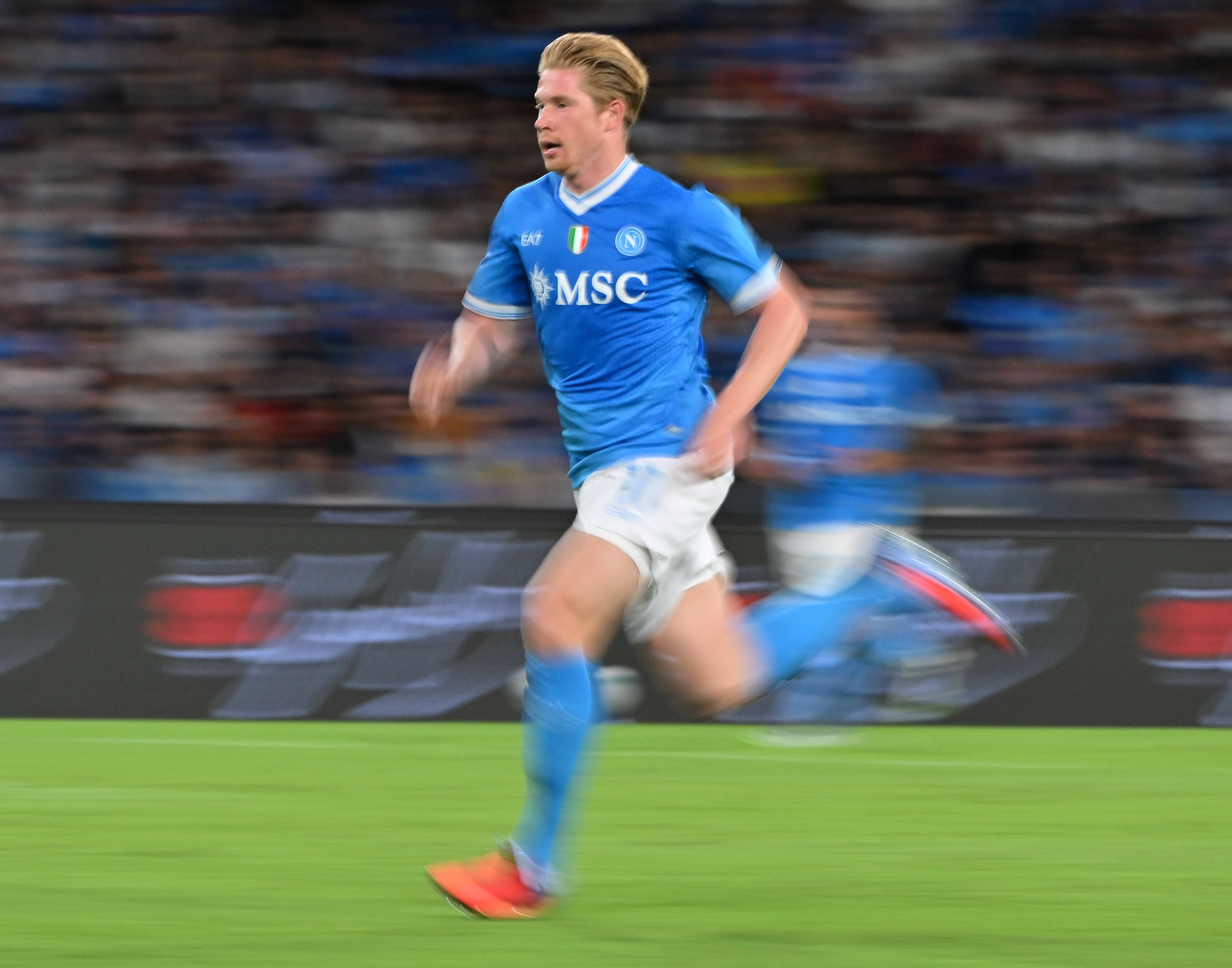 官方：德布劳内将在那不勒斯身披11号球衣的简单介绍